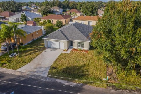 Villa ou maison à Poinciana, Floride 4 chambres, 159.79 m2 № 2145159