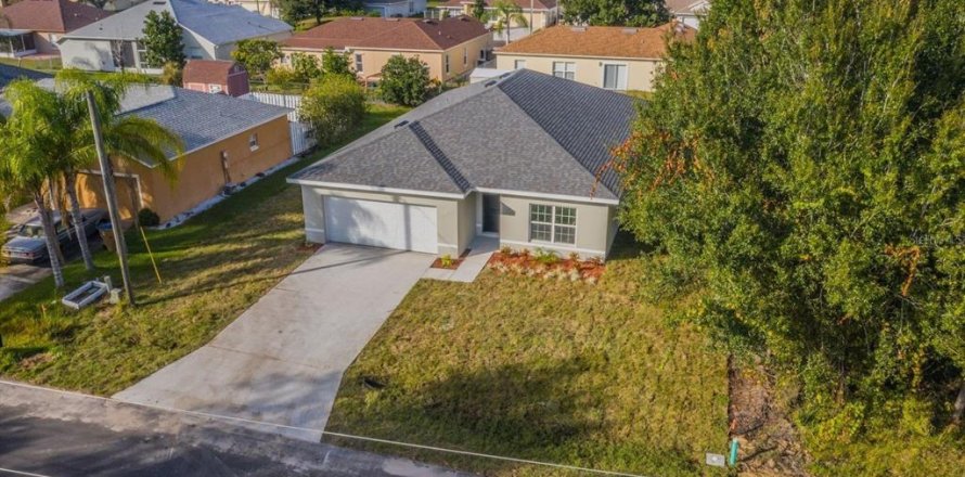 Villa ou maison à Poinciana, Floride 4 chambres, 159.79 m2 № 2145159