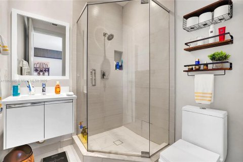 Propiedad comercial en alquiler en Miami, Florida, 60.39 m2 № 1926062 - foto 5