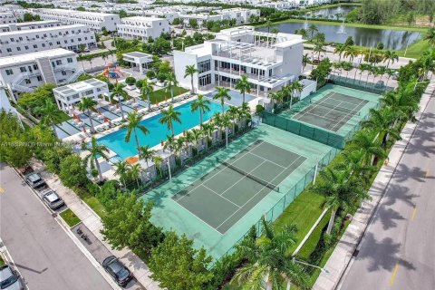 Propiedad comercial en alquiler en Miami, Florida, 60.39 m2 № 1926062 - foto 4