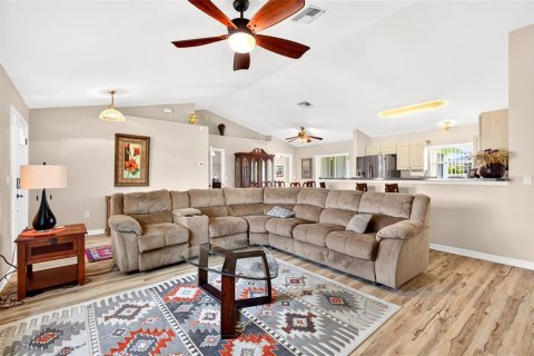 House in Ocala, Florida 3 bedrooms, 157.66 sq.m. № 2223391 - photo 6