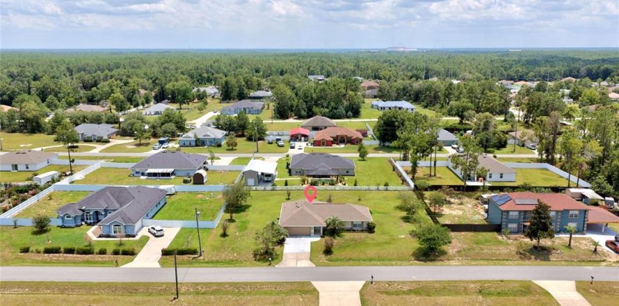 House in Ocala, Florida 3 bedrooms, 157.66 sq.m. № 2223391