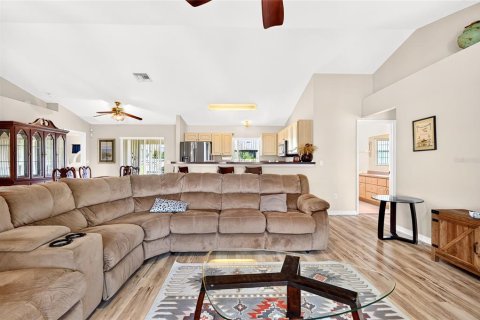 House in Ocala, Florida 3 bedrooms, 157.66 sq.m. № 2223391 - photo 9
