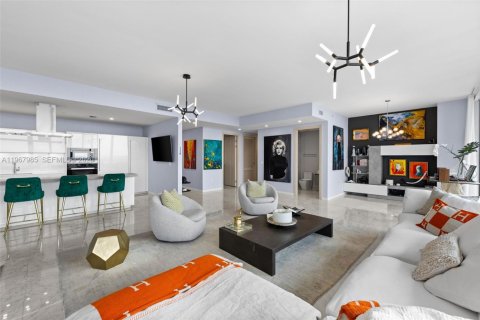 Condominio en venta en Miami, Florida, 3 dormitorios, 224.64 m2 № 2030334 - foto 11