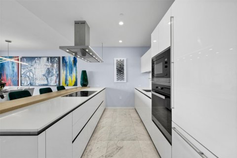 Condominio en venta en Miami, Florida, 3 dormitorios, 224.64 m2 № 2030334 - foto 19