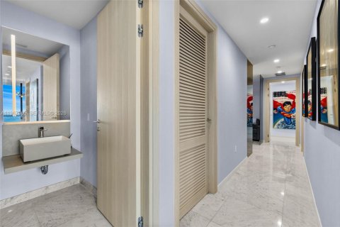 Condominio en venta en Miami, Florida, 3 dormitorios, 224.64 m2 № 2030334 - foto 25