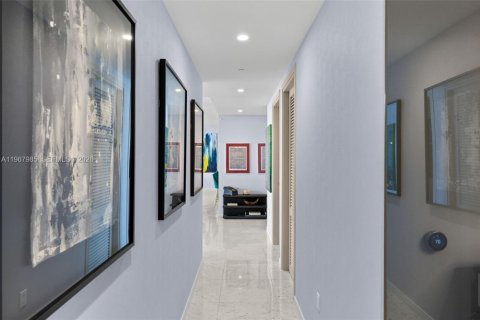 Condominio en venta en Miami, Florida, 3 dormitorios, 224.64 m2 № 2030334 - foto 27