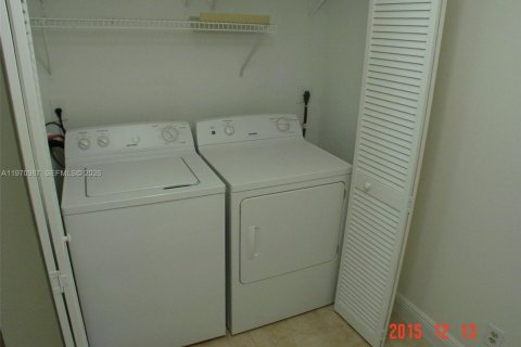 Condominio en venta en Coral Springs, Florida, 2 dormitorios, 105.91 m2 № 2031512 - foto 16