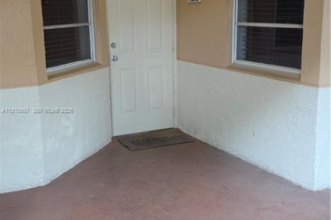 Condominio en venta en Coral Springs, Florida, 2 dormitorios, 105.91 m2 № 2031512 - foto 2