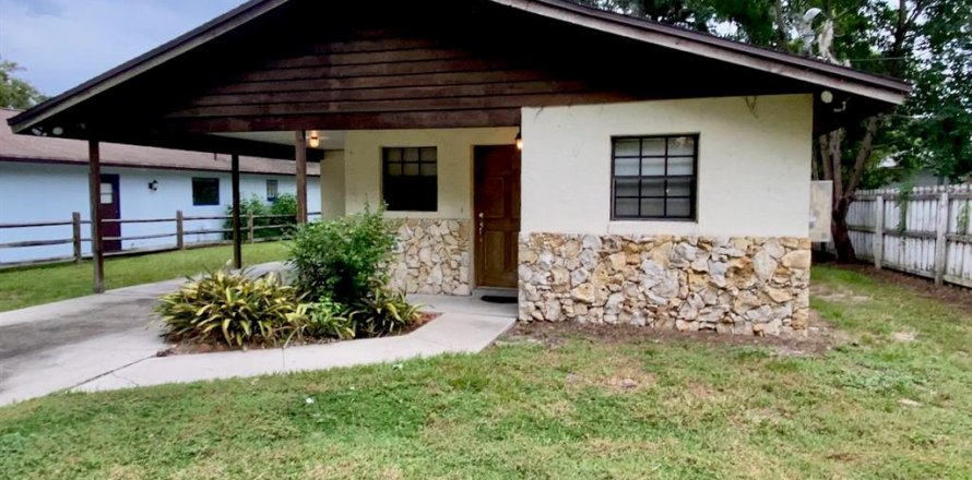 House in Sorrento, Florida 2 bedrooms, 105.54 sq.m. № 1848122