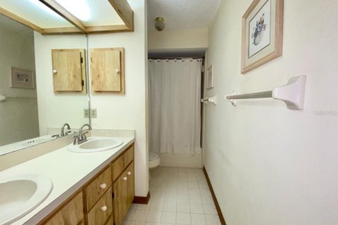 House in Sorrento, Florida 2 bedrooms, 105.54 sq.m. № 1848122 - photo 9