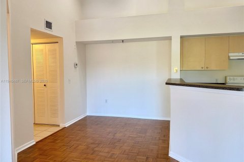 Condo in West Palm Beach, Florida, 2 bedrooms  № 2002790 - photo 30