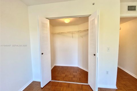 Condo in West Palm Beach, Florida, 2 bedrooms  № 2002790 - photo 27