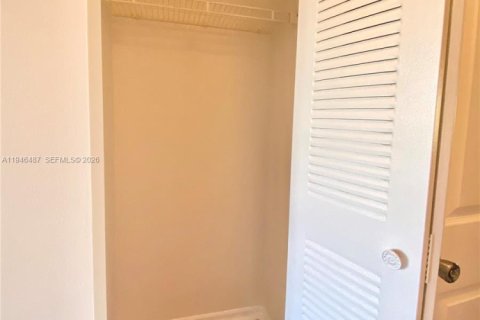 Condo in West Palm Beach, Florida, 2 bedrooms  № 2002790 - photo 17