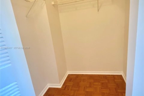 Condo in West Palm Beach, Florida, 2 bedrooms  № 2002790 - photo 16