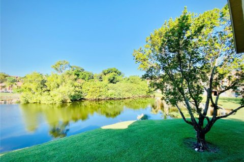 Condo in West Palm Beach, Florida, 2 bedrooms  № 2002790 - photo 21