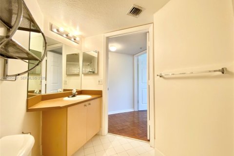 Condo in West Palm Beach, Florida, 2 bedrooms  № 2002790 - photo 29
