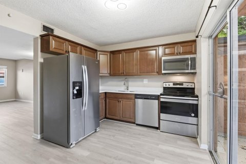 Condo in Miami, Florida, 2 bedrooms  № 2262467 - photo 11
