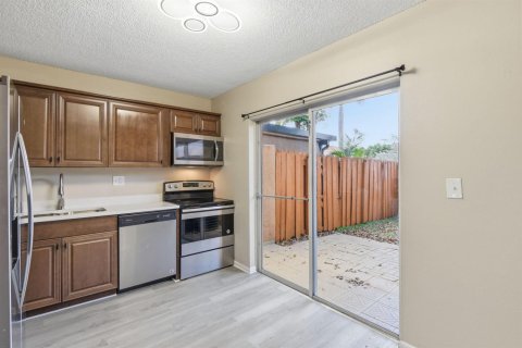 Condo in Miami, Florida, 2 bedrooms  № 2262467 - photo 9