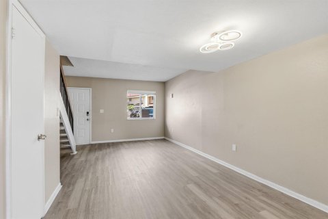 Condo in Miami, Florida, 2 bedrooms  № 2262467 - photo 8