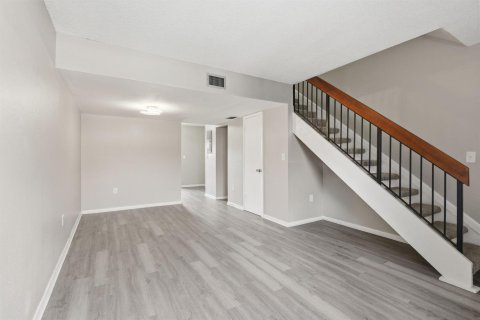 Condo in Miami, Florida, 2 bedrooms  № 2262467 - photo 7
