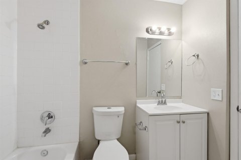 Condo in Miami, Florida, 2 bedrooms  № 2262467 - photo 20