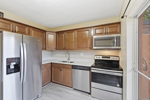 Condo in Miami, Florida, 2 bedrooms  № 2262467 - photo 12