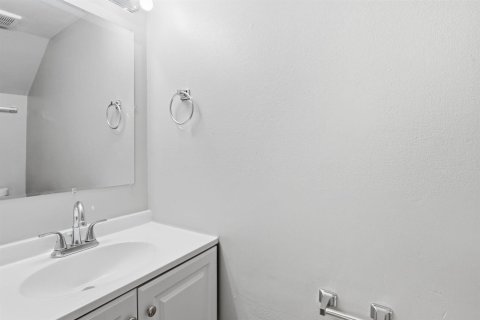 Condo in Miami, Florida, 2 bedrooms  № 2262467 - photo 21