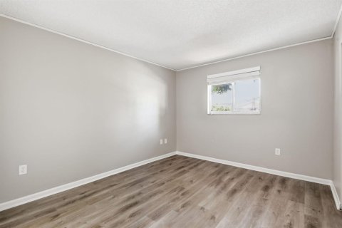 Condo in Miami, Florida, 2 bedrooms  № 2262467 - photo 14