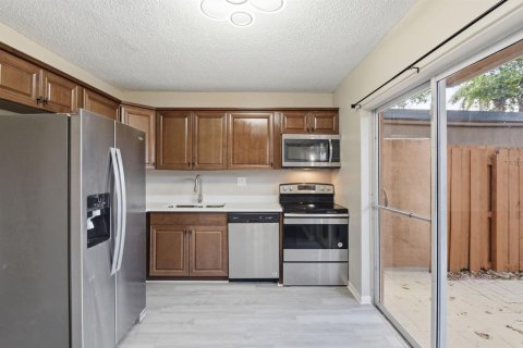 Condo in Miami, Florida, 2 bedrooms  № 2262467 - photo 10