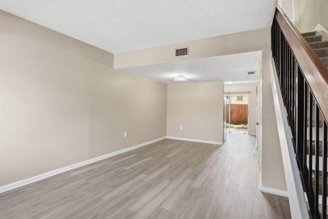 Condo in Miami, Florida, 2 bedrooms  № 2262467 - photo 6