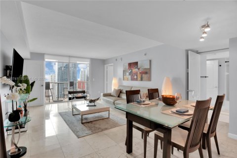Condominio en alquiler en Miami, Florida, 2 dormitorios, 95.69 m2 № 2154407 - foto 2