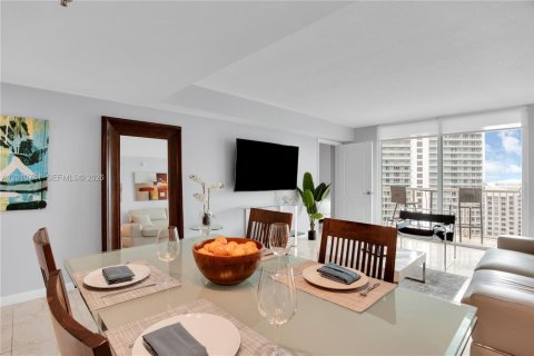 Condominio en alquiler en Miami, Florida, 2 dormitorios, 95.69 m2 № 2154407 - foto 14