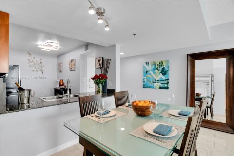 Condominio en alquiler en Miami, Florida, 2 dormitorios, 95.69 m2 № 2154407 - foto 8
