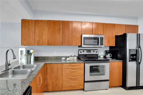 Condominio en alquiler en Miami, Florida, 2 dormitorios, 95.69 m2 № 2154407 - foto 11