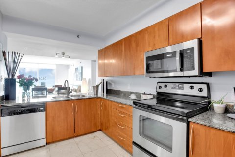 Condominio en alquiler en Miami, Florida, 2 dormitorios, 95.69 m2 № 2154407 - foto 12