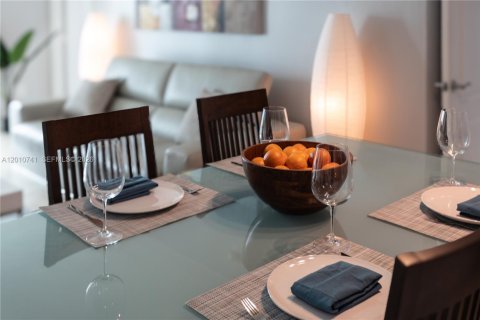 Condominio en alquiler en Miami, Florida, 2 dormitorios, 95.69 m2 № 2154407 - foto 16