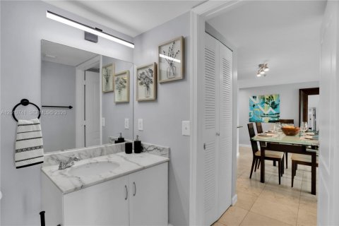Condominio en alquiler en Miami, Florida, 2 dormitorios, 95.69 m2 № 2154407 - foto 27