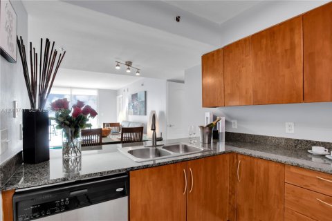Condominio en alquiler en Miami, Florida, 2 dormitorios, 95.69 m2 № 2154407 - foto 13