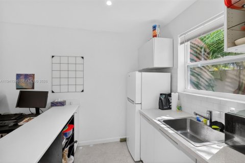 Apartment in Miami, Florida 1 bedroom, 343.37 sq.m. № 1997867 - photo 5