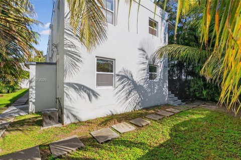 Apartment in Miami, Florida 1 bedroom, 343.37 sq.m. № 1997867 - photo 19