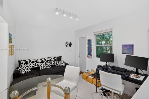 Apartment in Miami, Florida 1 bedroom, 343.37 sq.m. № 1997867 - photo 8