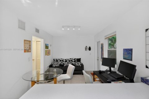 Apartment in Miami, Florida 1 bedroom, 343.37 sq.m. № 1997867 - photo 9