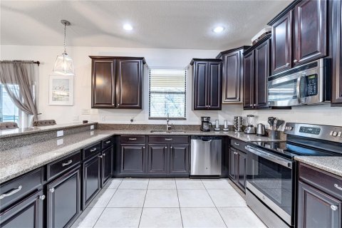 House in Davenport, Florida 6 bedrooms, 284.56 sq.m. № 1535596 - photo 9