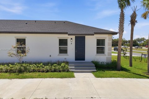 Villa ou maison à Port Charlotte, Floride 3 chambres № 2176556