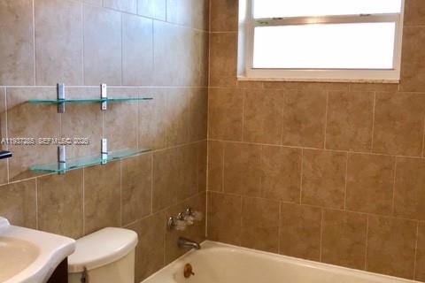 Appartement à louer à Miami, Floride: 1 chambre, 921.22 m2 № 1995136 - photo 4