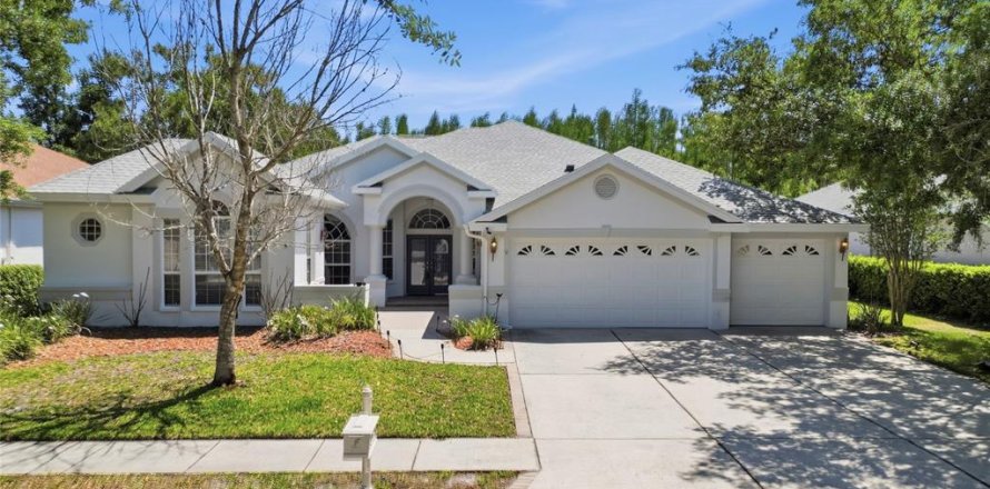 House in Tampa, Florida 5 bedrooms, 296.45 sq.m. № 2198819