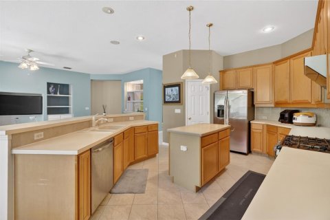 House in Tampa, Florida 5 bedrooms, 296.45 sq.m. № 2198819 - photo 30