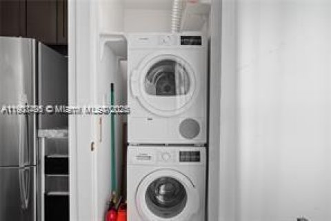 Townhouse in Miami Beach, Florida 2 bedrooms, 104.79 sq.m. № 2154791 - photo 21