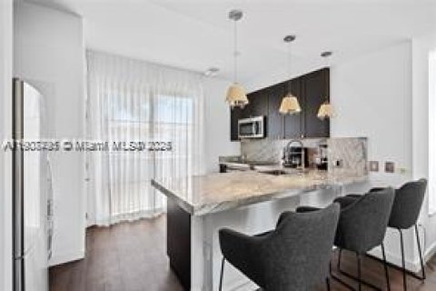 Townhouse in Miami Beach, Florida 2 bedrooms, 104.79 sq.m. № 2154791 - photo 22